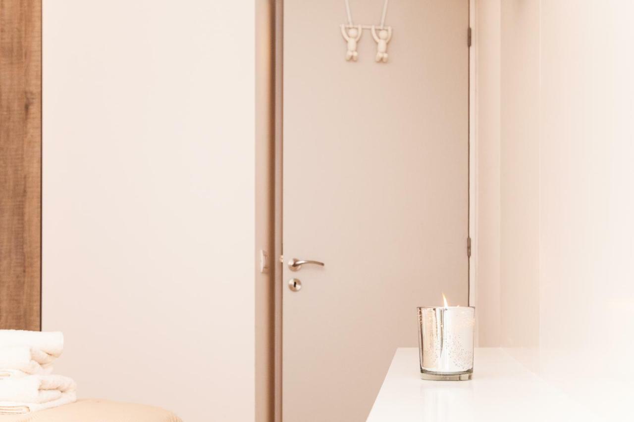 Sweet Suite Flora In Vouliagmeni Athen Exterior foto