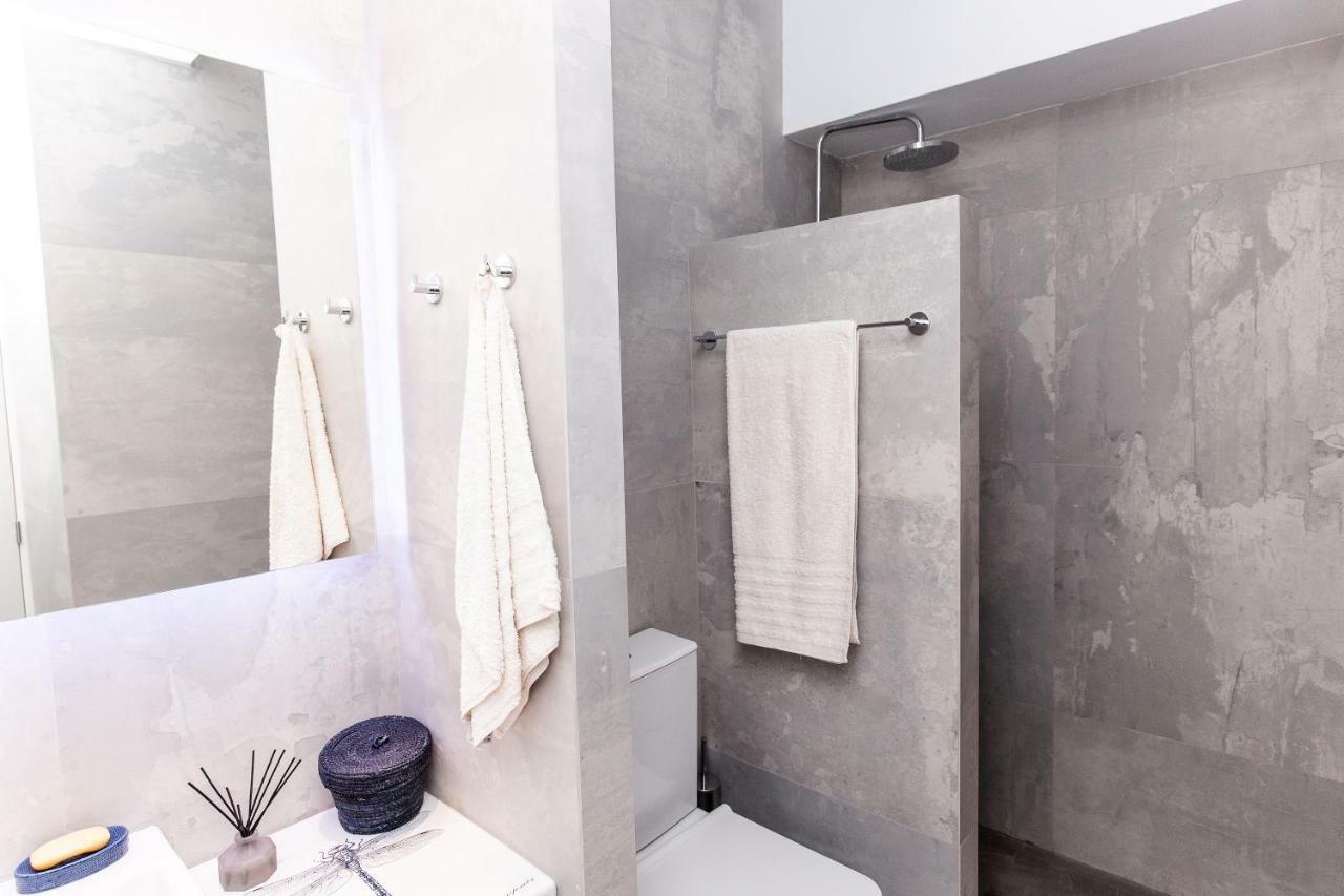Sweet Suite Flora In Vouliagmeni Athen Exterior foto