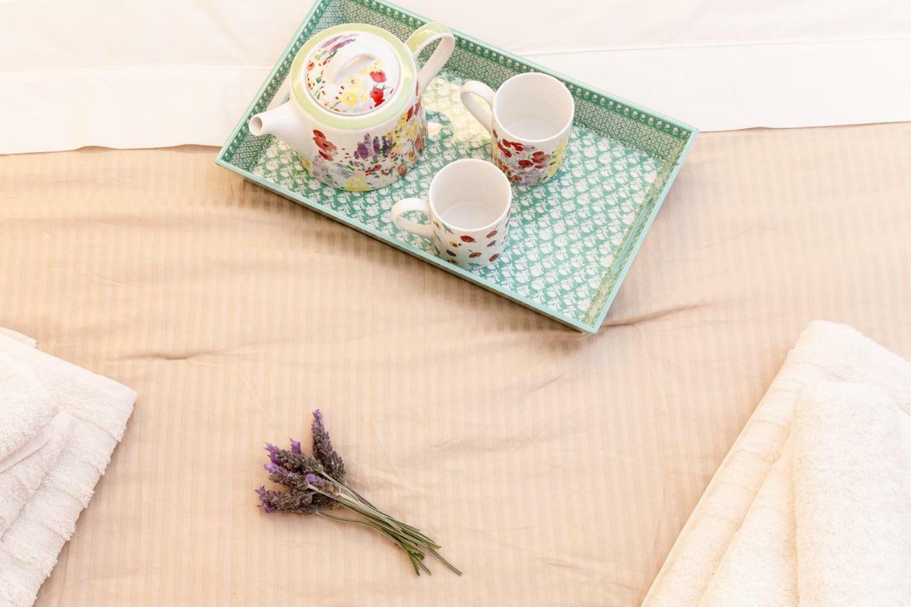 Sweet Suite Flora In Vouliagmeni Athen Exterior foto