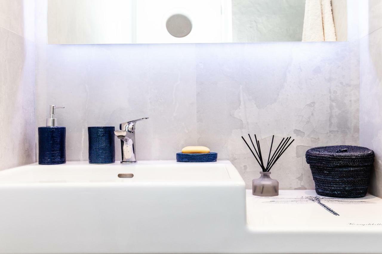 Sweet Suite Flora In Vouliagmeni Athen Exterior foto