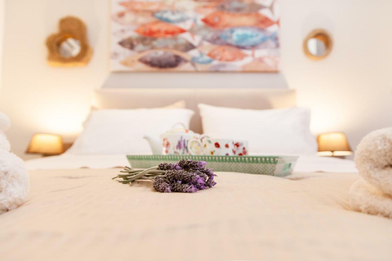 Sweet Suite Flora In Vouliagmeni Athen Exterior foto