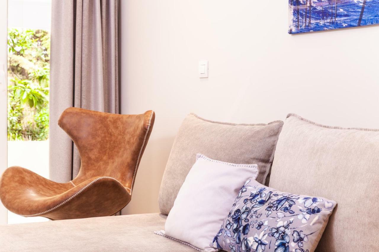 Sweet Suite Flora In Vouliagmeni Athen Exterior foto
